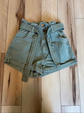 Abercrombie & Fitch High-Waist Paperbag Shorts in Olive